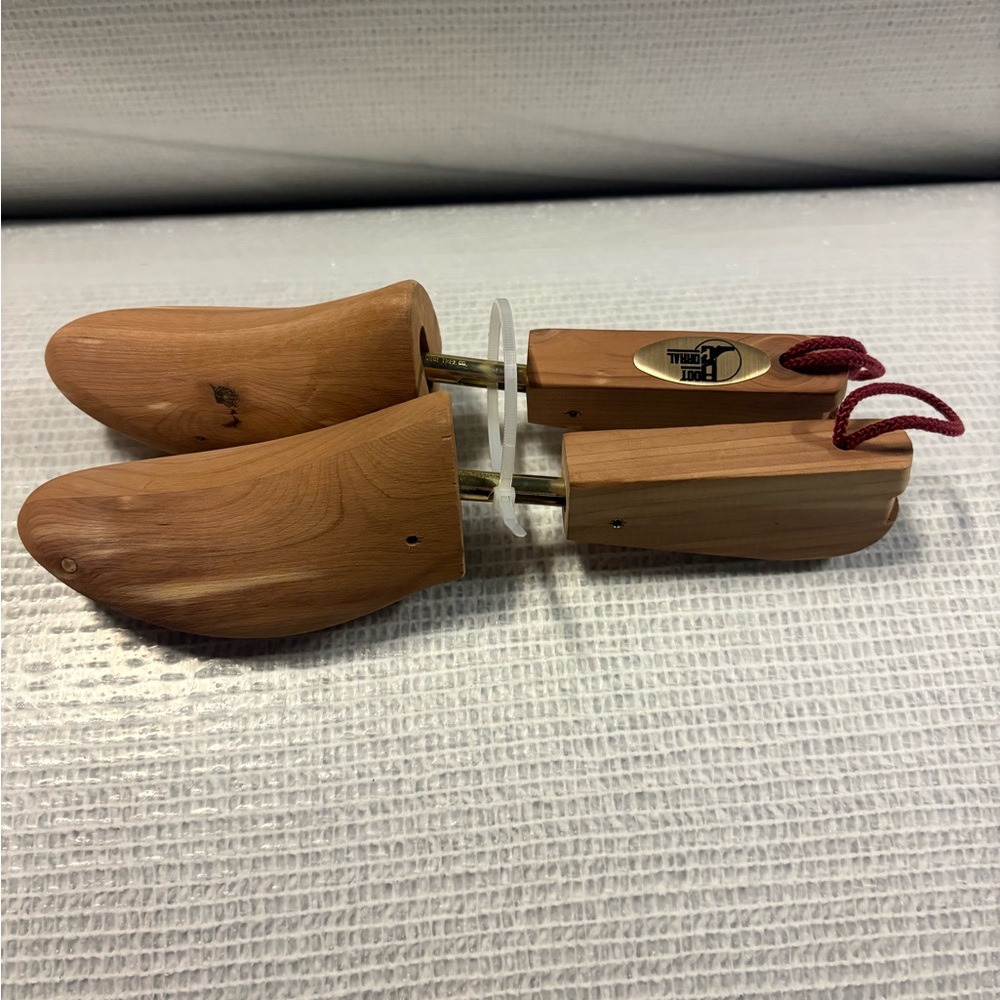 Wooden Cedar boot Trees with Pull Cord - Natural Cedar women’s small